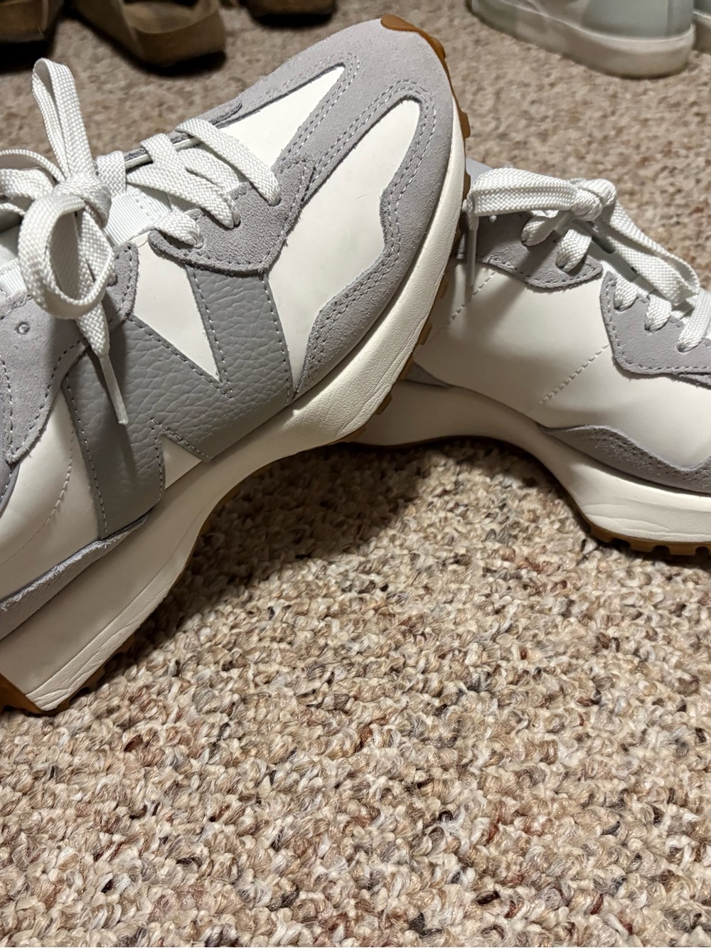 New Balance 327 Sneakers in White & Gray with Gum Outsole 8.5 women - Picture 3 of 7